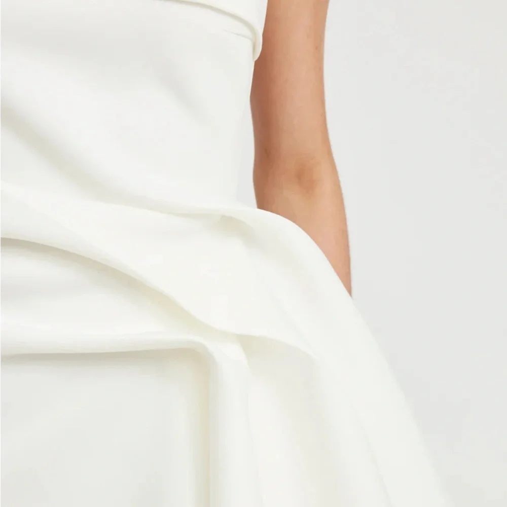Elegant White Strapless Dress - Picture 3 of 8